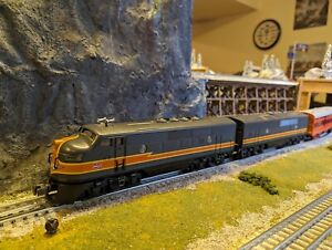 Lionel Milwaukee Road AB F3 TMCC and 5-Car Passenger Set with Sound Car