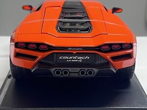 Maisto Special Edition 1:18 Scale Lamborghini Countach LPI 800-4. Diecast - New