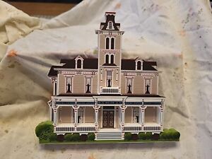 New Listingshelia's collectibles houses