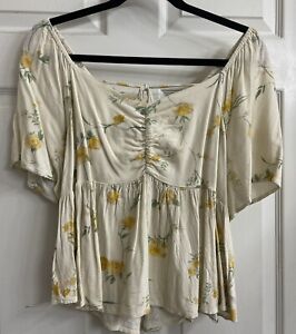 American Eagle flowy short flutter sleeve top yellow flowers Large L - EUC