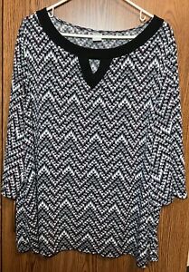 Woman's Stretch Multi Color 3/4 Sleeve Top Size 2x/3x