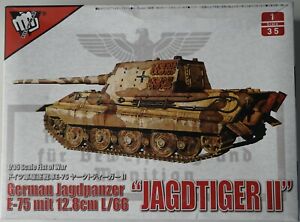 Model Collect UA35003 1/35 E-75 mit 12.8cm L/66 Jagdtiger II 'Fist Of War' model