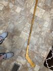 1970 redwings team signed autographed hockey stick including Gordie Howe
