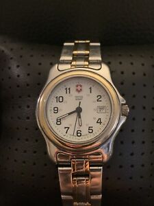 Women’s Victorinox Swiss Army Officer Field Watch Gold Silver Stainless Gr8 Cond