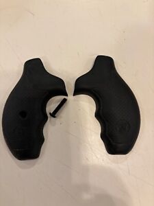 SMITH & WESSON Factory J-Frame Round Butt Black Rubber Combat Grip with Screw