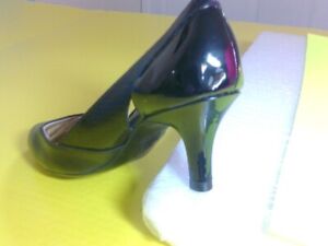 New ListingLife Stride Black Patent Leather Pumps Size 10-W