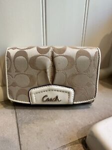 Coach Wallet- Signature Print- SLIGHTLY USED