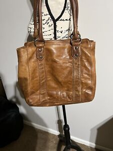 Frye Saddle Leather Shoulder Bag With Beautiful Patina And Snap Closure