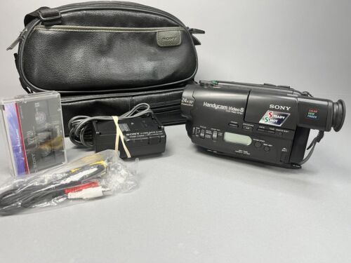 Sony CCD-TR93 Video 8  Camcorder & Bag, Transfer, Record, Watch,  Tested Good