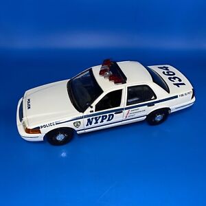Motor Max Ford Crown Victoria NYPD Police Car 1:18 Diecast