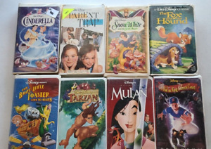 Lot of 8 VHS Movie Walt Disney Tapes Bundle Lot VCR Clamshell #18