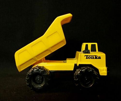 2003 Hasbro, Tonka Dump Truck, Metal & Plastic, 1:64 Scale