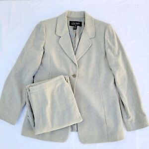 Linda Allard Ellen Tracy Women's 2 piece Jacket and Pants Suit - size 10/12