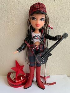 Bratz Girlz Girl Rock Angelz Cloe Doll Guitar Microphone Brush & Display Stand