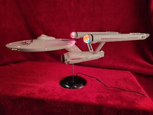 Star Trek 1:350 Scale Fully Lighted TOS USS Enterprise Assembled Display Model