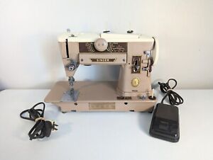 VINTAGE SINGER SLANT-O-MATIC SEWING MACHINE WITH PEDAL MODEL 401A, WORKS !!