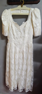 Beautiful Vintage Lace Ivory Wedding Dress 1980s or 90s?