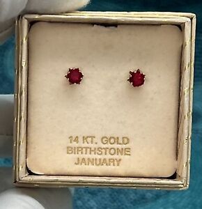 Vtg.14K Solid Yellow Gold Red Cz January Birthstone Stud Earrings