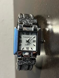 Vernier Quartz Women’s Vintage Watch Vernier 2114 Bracelet Style One Size Fits