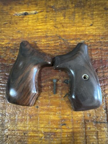 Badger Grip Co Combat Grips For Smith & Wesson J Frame Square Butt. (296)