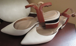 Women's Size 8 Rockport Total Motion Two Piece Leather Pumps Cream & Brown SH11
