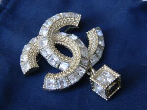 Vintage CHANEL CC Logo Rhinestone Brooch ( Not Authenticated )