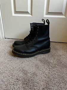Dr. Martens Women's Original Smooth Leather Lace Up Boots Size 8