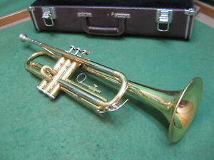 Yamaha YTR-2320 Trumpet - Reconditioned - Case and Yamaha 11C4 / 7C Mouthpiece