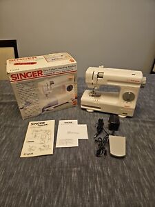 Singer Tiny Tailor Mending Machine TT600A in Original Box Sewing - Used