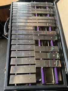 Deagan “Song Bells” 2.5 octave chrome plated resonators,Includes steel stand