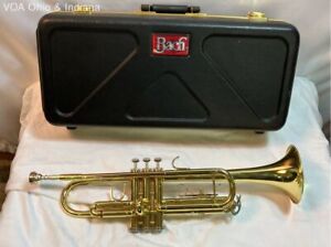 Bach Student TR300H2 Trumpet w/ Hard Case - Great Condition