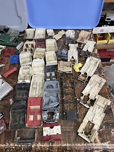 1/24-1/25 Large  Model Junkyard  With Rebuilders And Tons Of Parts