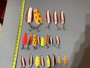 HUGE 21 pcs Lot of Vintage Daredevil Spoons Body Length Measures  6” to 2 1/4”