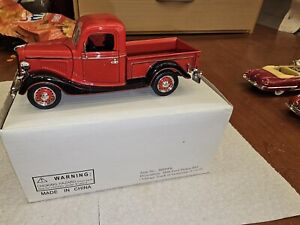 Ford  1936 Pickup Red 1/32 Diecast Truck