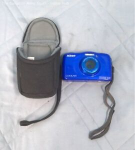 Nikon COOLPIX S33 Blue Waterproof Digital Camera in Case (Tested)