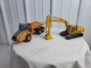 1/50 Ertl Toy Case 330 Haul Truck And John Deere 200LC Excavator!