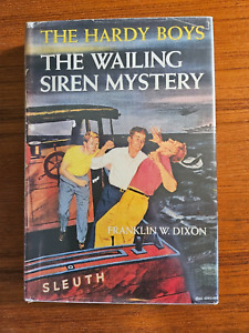 New ListingVintage Hardy Boys   #30   The Wailing Siren Mystery  --  First Printing
