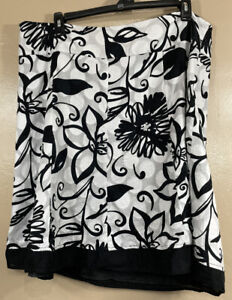 LANE BRYANT SKIRT BLACK AND WHITE FLORAL 100% COTTON SHELL 100% POLYESTER LINING
