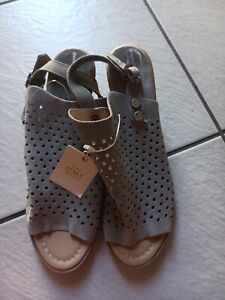 Womens SOPHIA MILANO  Taupe  Peep Toe Open Back Italian Leather Shoes Size 8.5