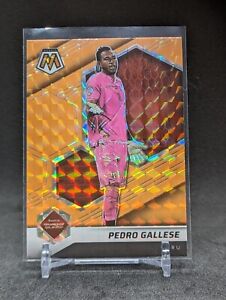 2021- 22 Mosaic FIFA Road to the World Cup Pedro Gallese Orange Fluorescent Peru