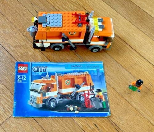 LEGO CITY: Recycle Truck (7991) COMPLETE with minifigure and instruction manual