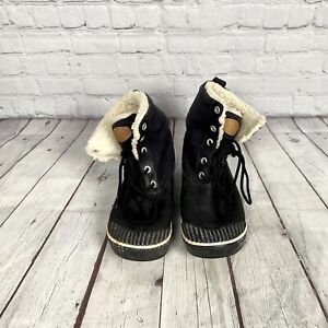 Keen Waterproof Womens 9 Wide Snow Boots black with white sherpa faux fur lining