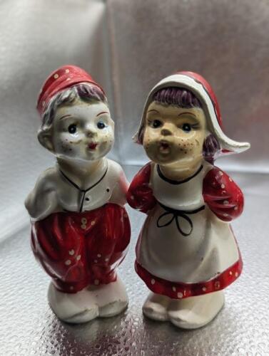 VINTAGE DUTCH BOY AND GIRL KISSING SALT AND PEPPER SHAKERS