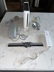 Nintendo Classic Wii Video Game System Console Bundle Model RVL-001 Tested Works