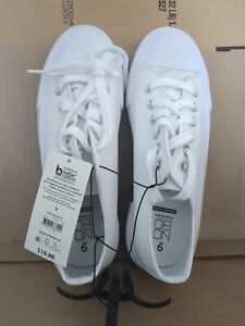Women  White Platform Lace Up Canvas Sneakers Sz. 9 Ladies Girls Running Shoes