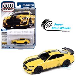 Auto World 1:64 2021 Ford Mustang Shelby GT500 Carbon Fiber Track Yellow