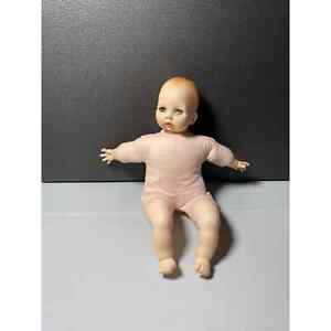 Vintage 1975 Madame Alexander baby doll-Victoria