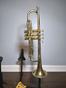Holton T602 Collegiate Trumpet with Hard Case & Straight Mute