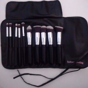 Beautiful 10 pcs Kabuki brush set with black brush roll storage case f/brushes