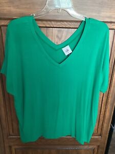 Cabi Field Tee 5927 Womens Size XS  (fits S) Green Lightweight V Neck Casual